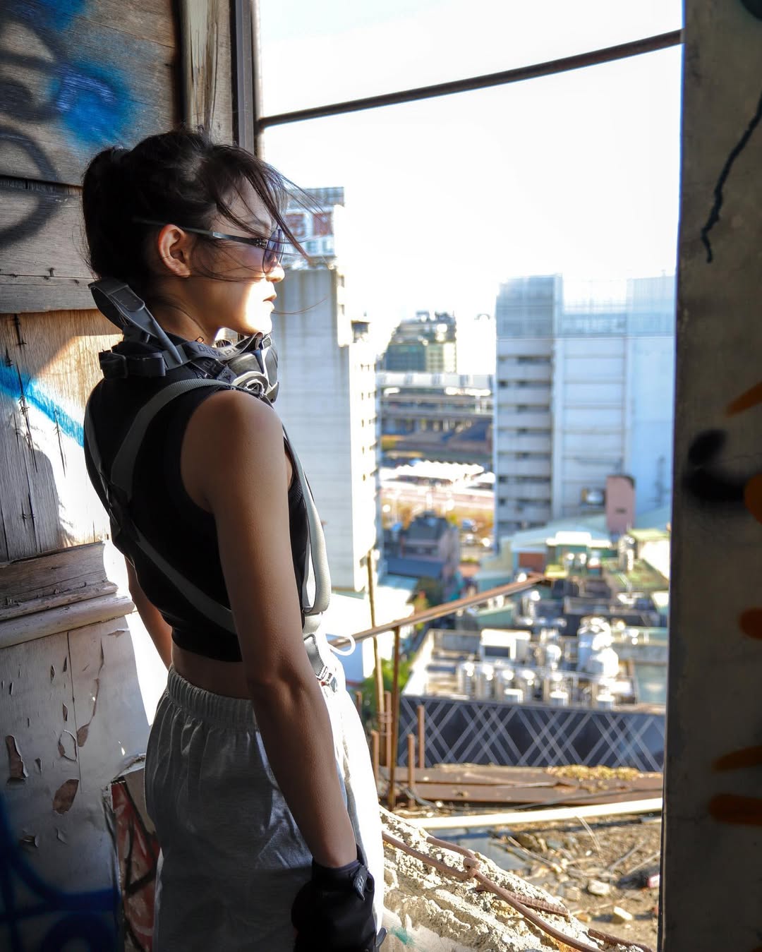 【正妹】花惹发武装女抢手装扮，搭配具有时尚感的小配件！