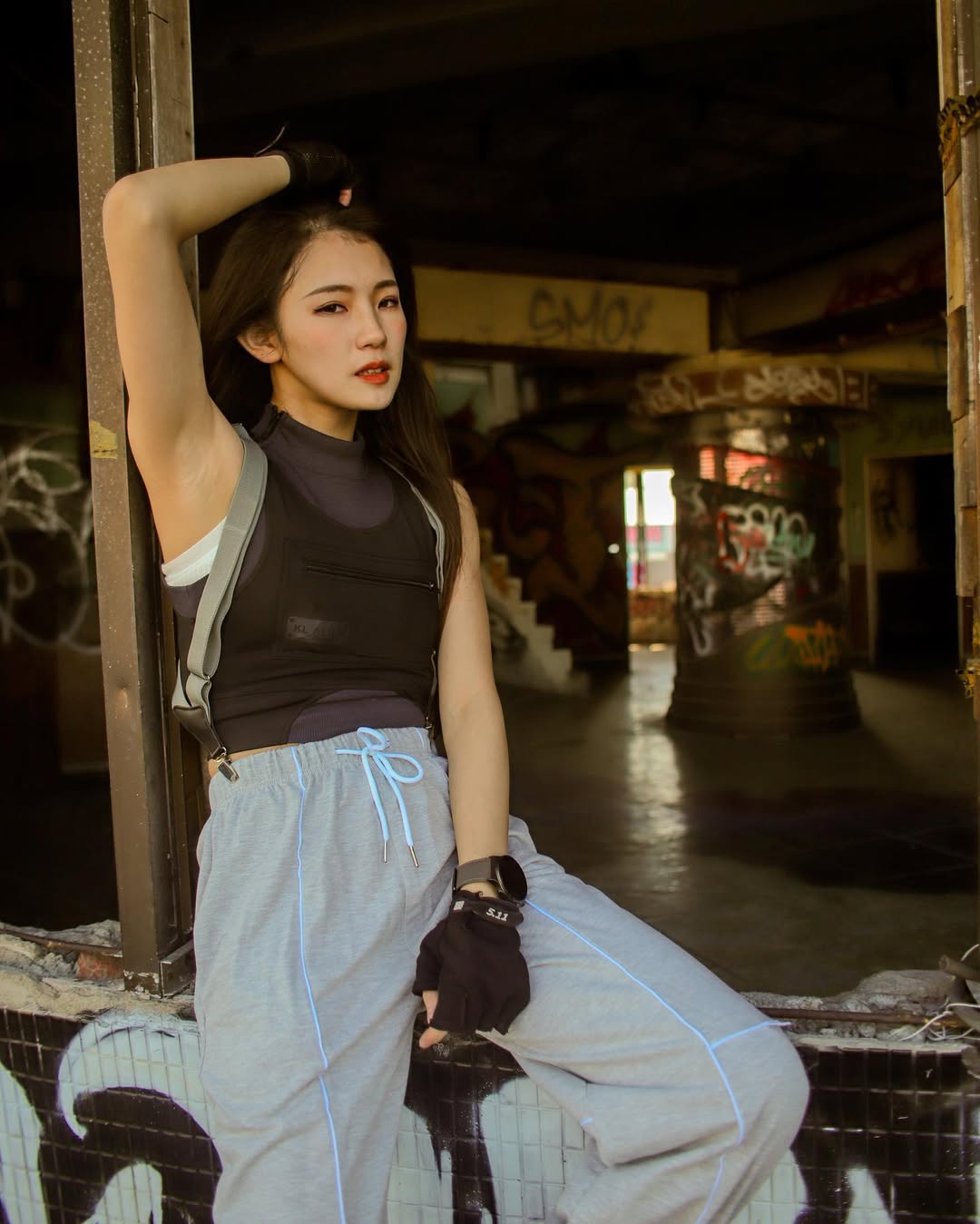 【正妹】花惹发武装女抢手装扮，搭配具有时尚感的小配件！