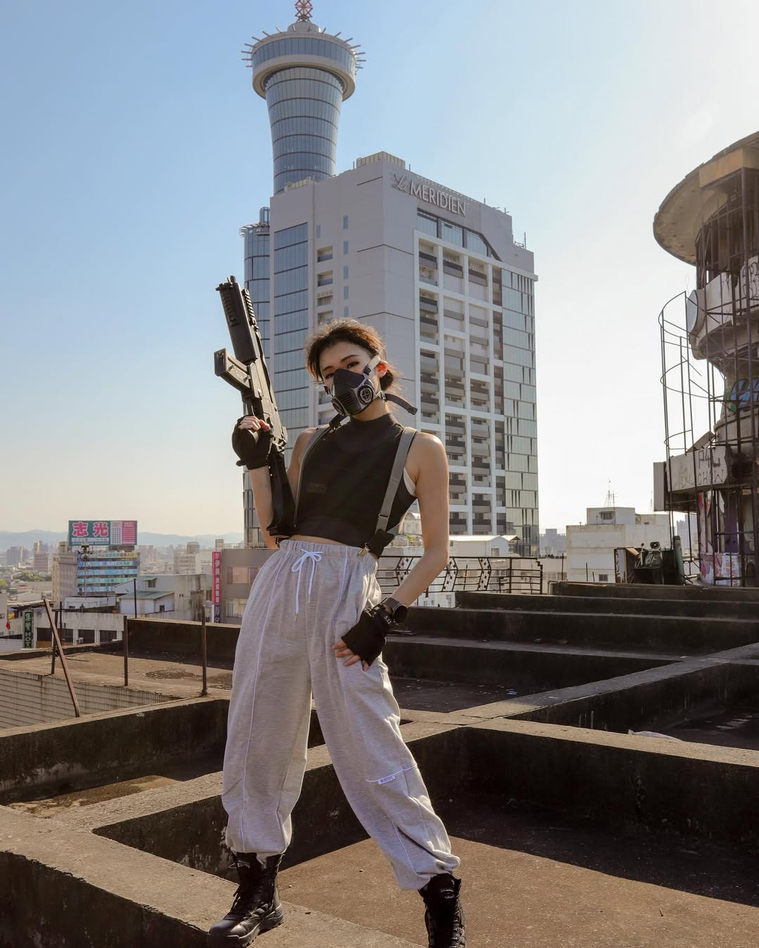 【正妹】花惹发武装女抢手装扮，搭配具有时尚感的小配件！