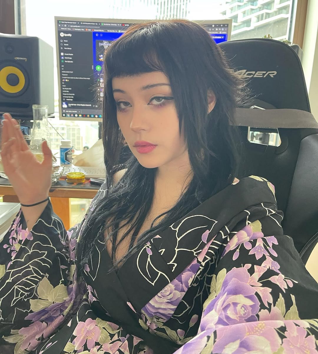 【正妹】JadeyAnh实况女主播，可爱可以与成熟共在！