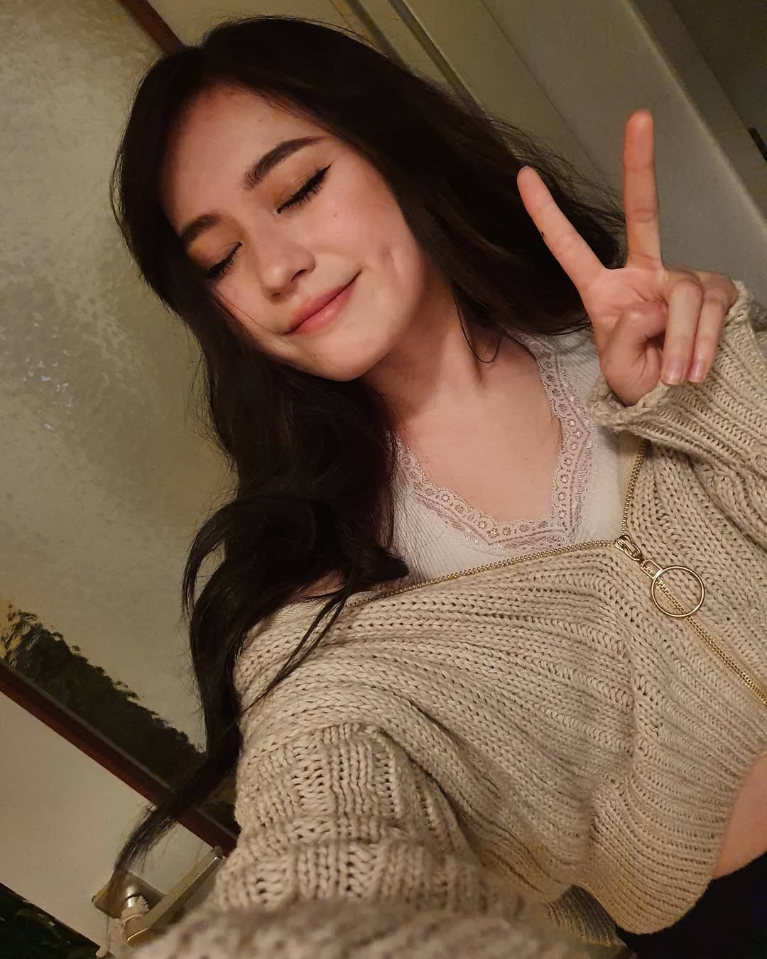 【正妹】JadeyAnh实况女主播，可爱可以与成熟共在！