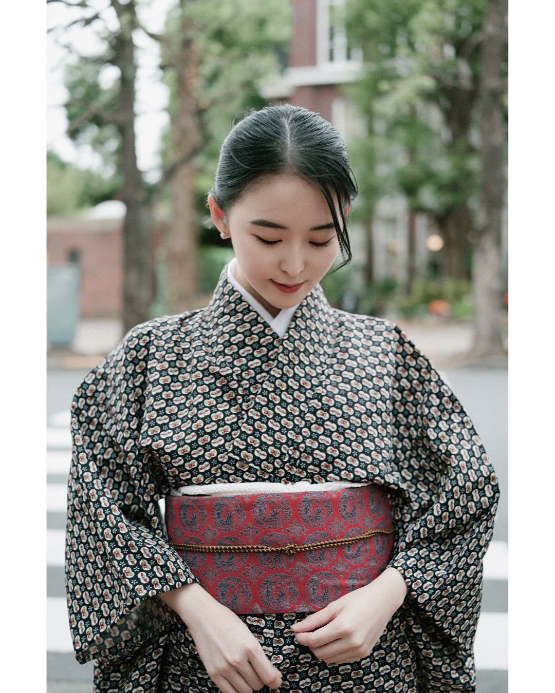 【正妹】おしの沙羅书法家美女，她在镜头前常带着甜美的笑容！