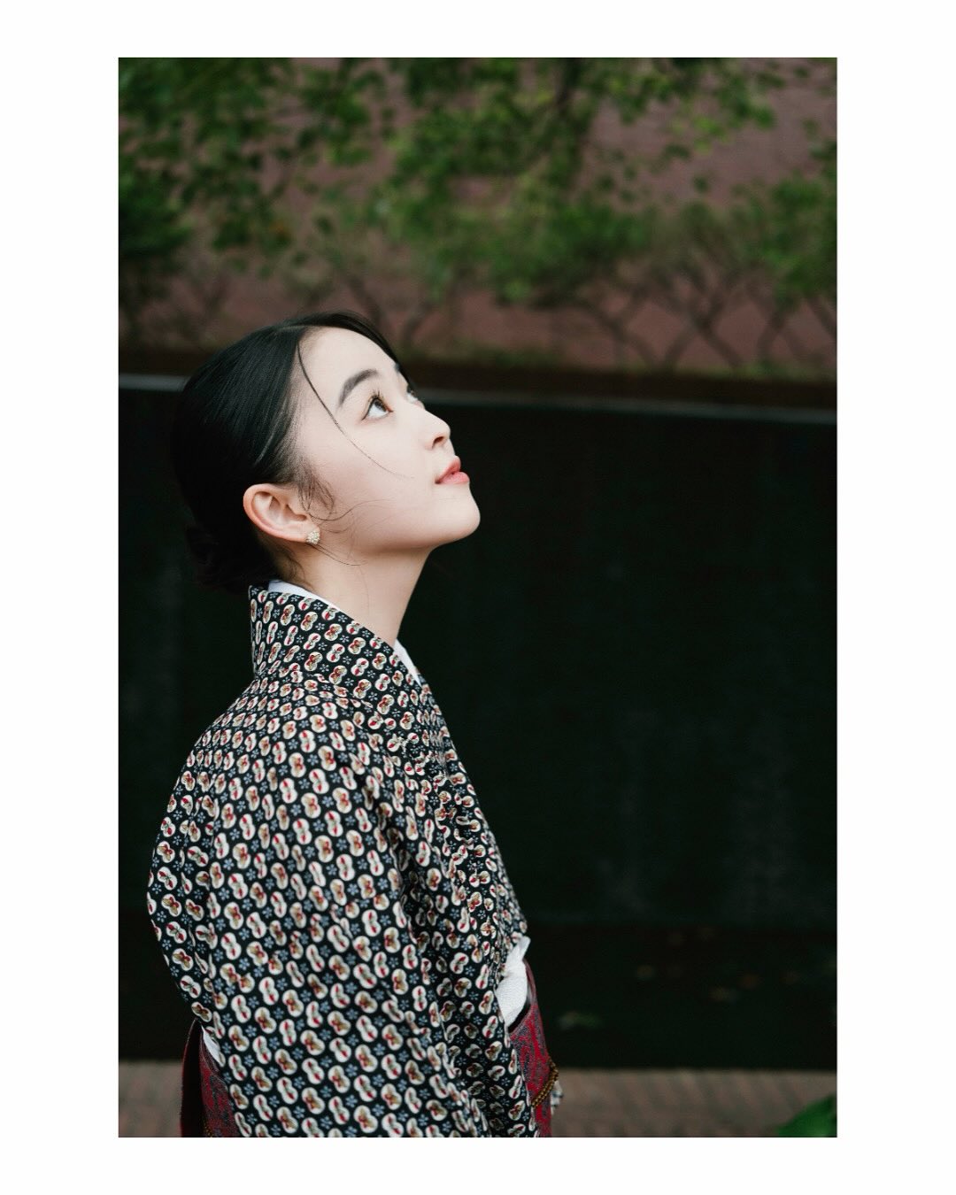 【正妹】おしの沙羅书法家美女，她在镜头前常带着甜美的笑容！