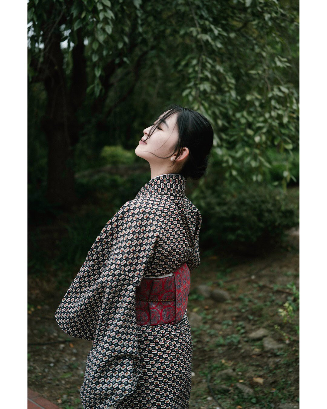 【正妹】おしの沙羅书法家美女，她在镜头前常带着甜美的笑容！