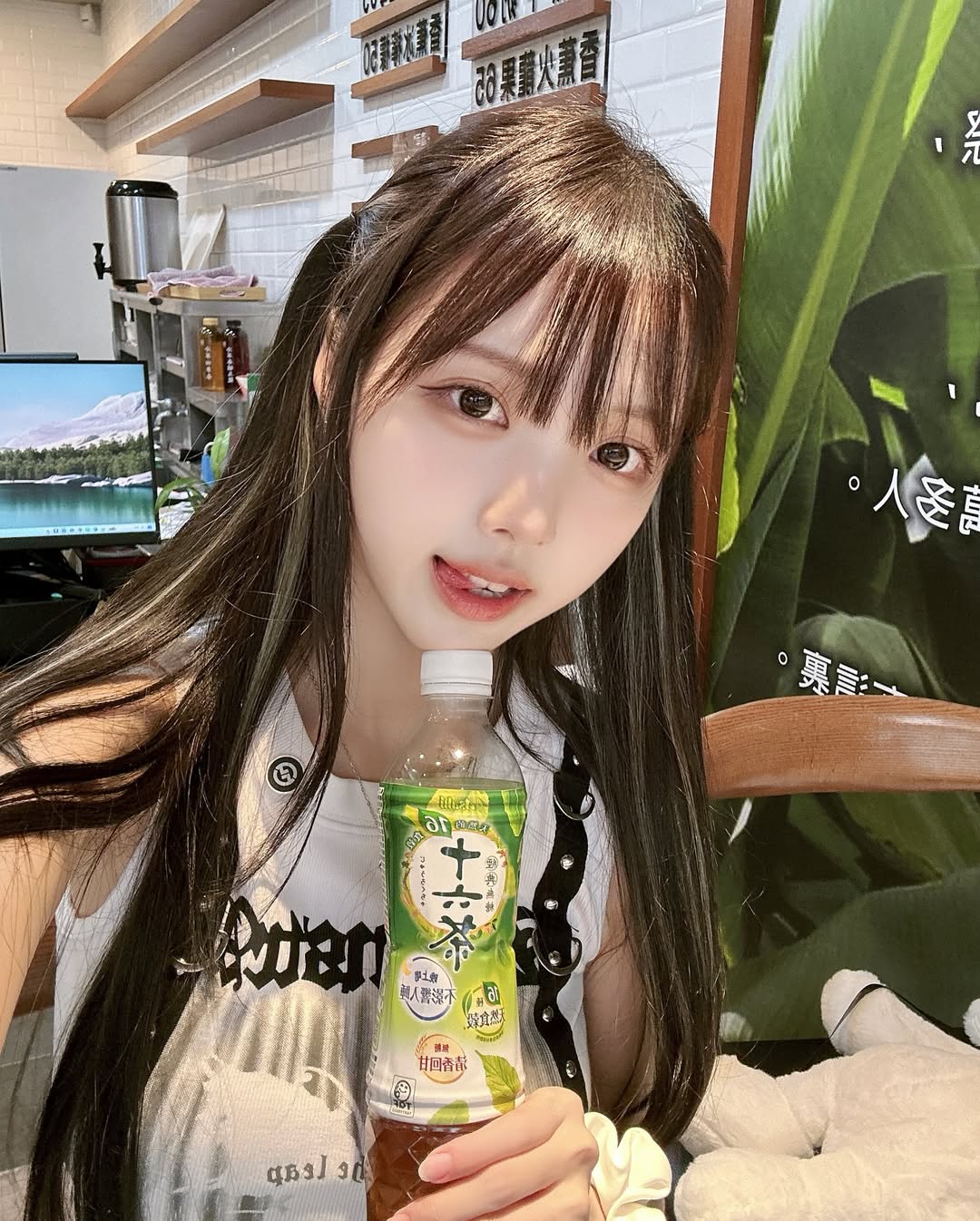 【正妹】赵兔兔喵主播户外摄影，温柔的眼神恰到好处的微笑！