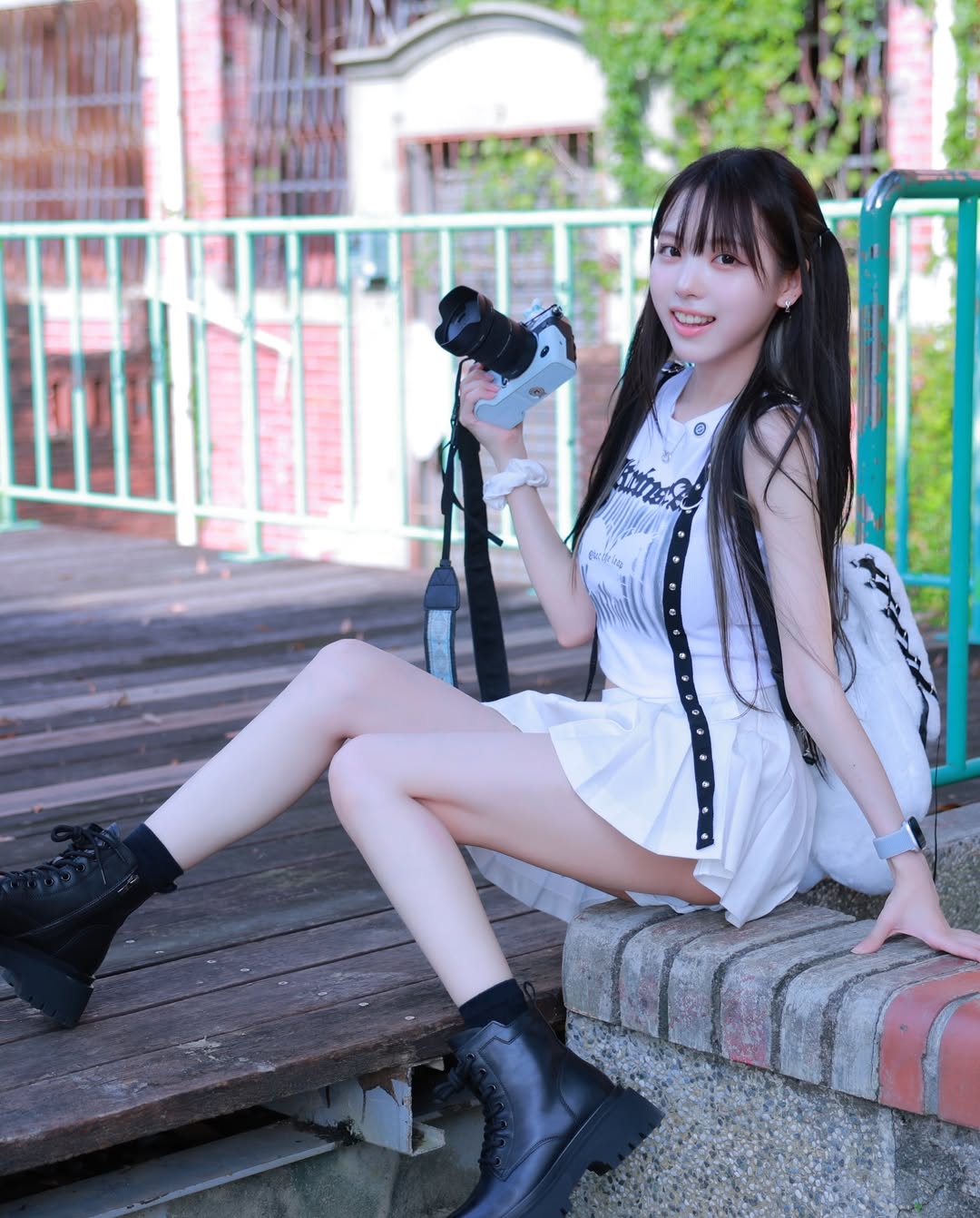【正妹】赵兔兔喵主播户外摄影，温柔的眼神恰到好处的微笑！