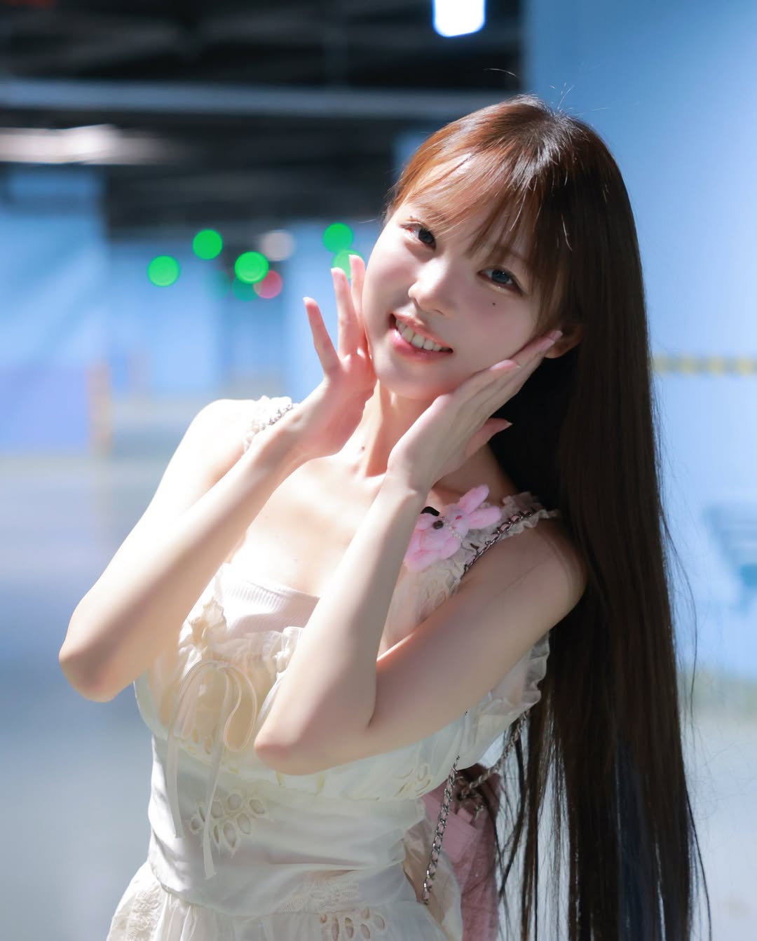 【正妹】赵兔兔喵甜美主播街拍，捕捉住心底最柔软的部分！