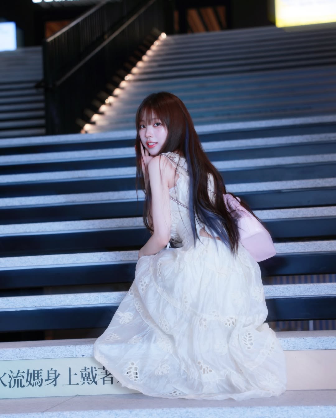 【正妹】赵兔兔喵甜美主播街拍，捕捉住心底最柔软的部分！