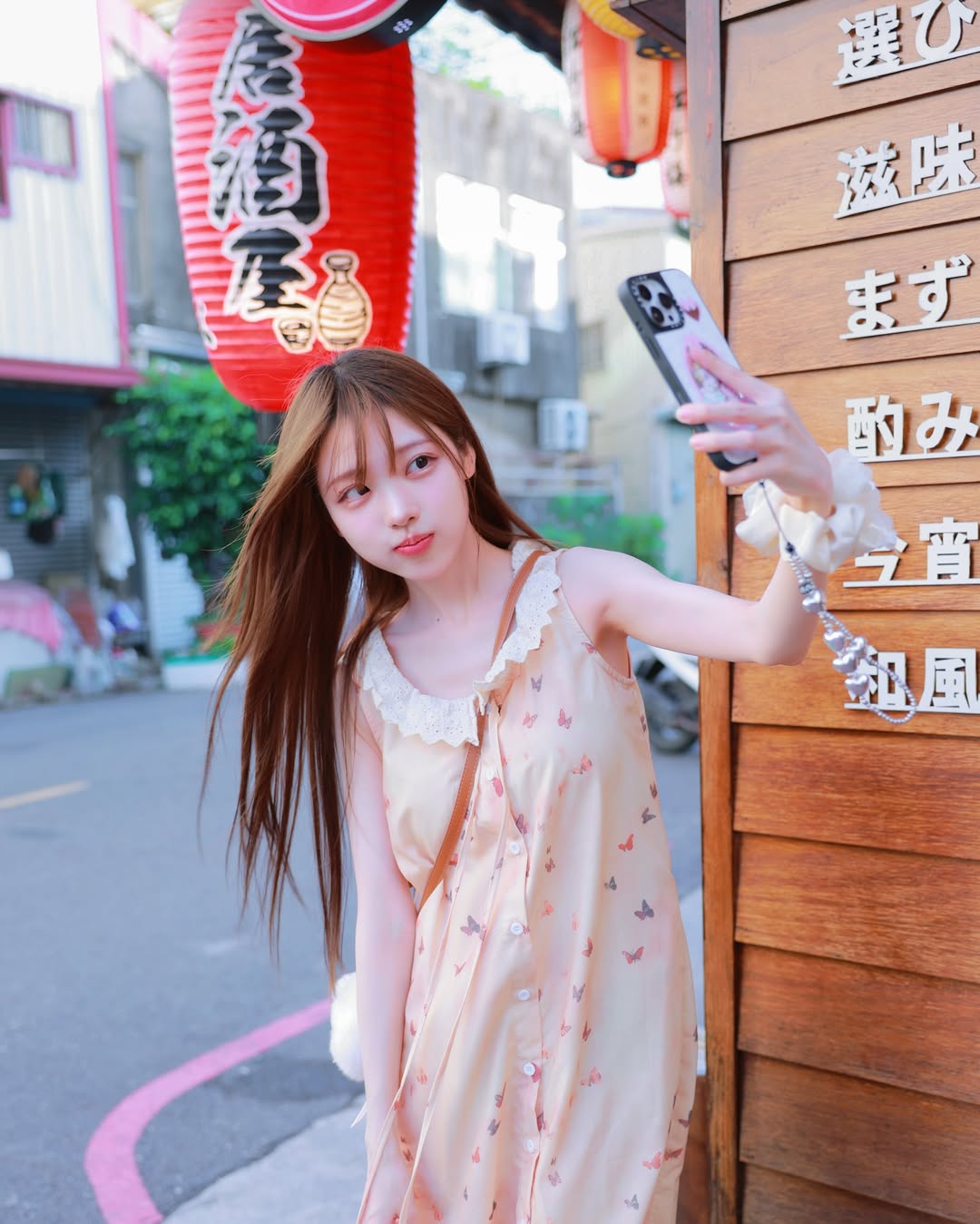 【正妹】赵兔兔喵主播超可爱街拍，让人感受到的治愈力量！