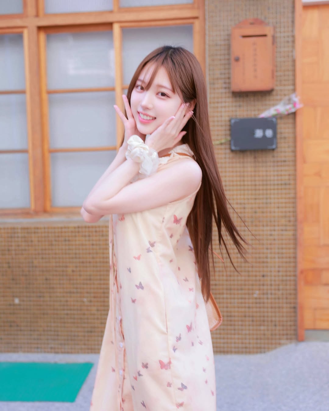 【正妹】赵兔兔喵主播超可爱街拍，让人感受到的治愈力量！