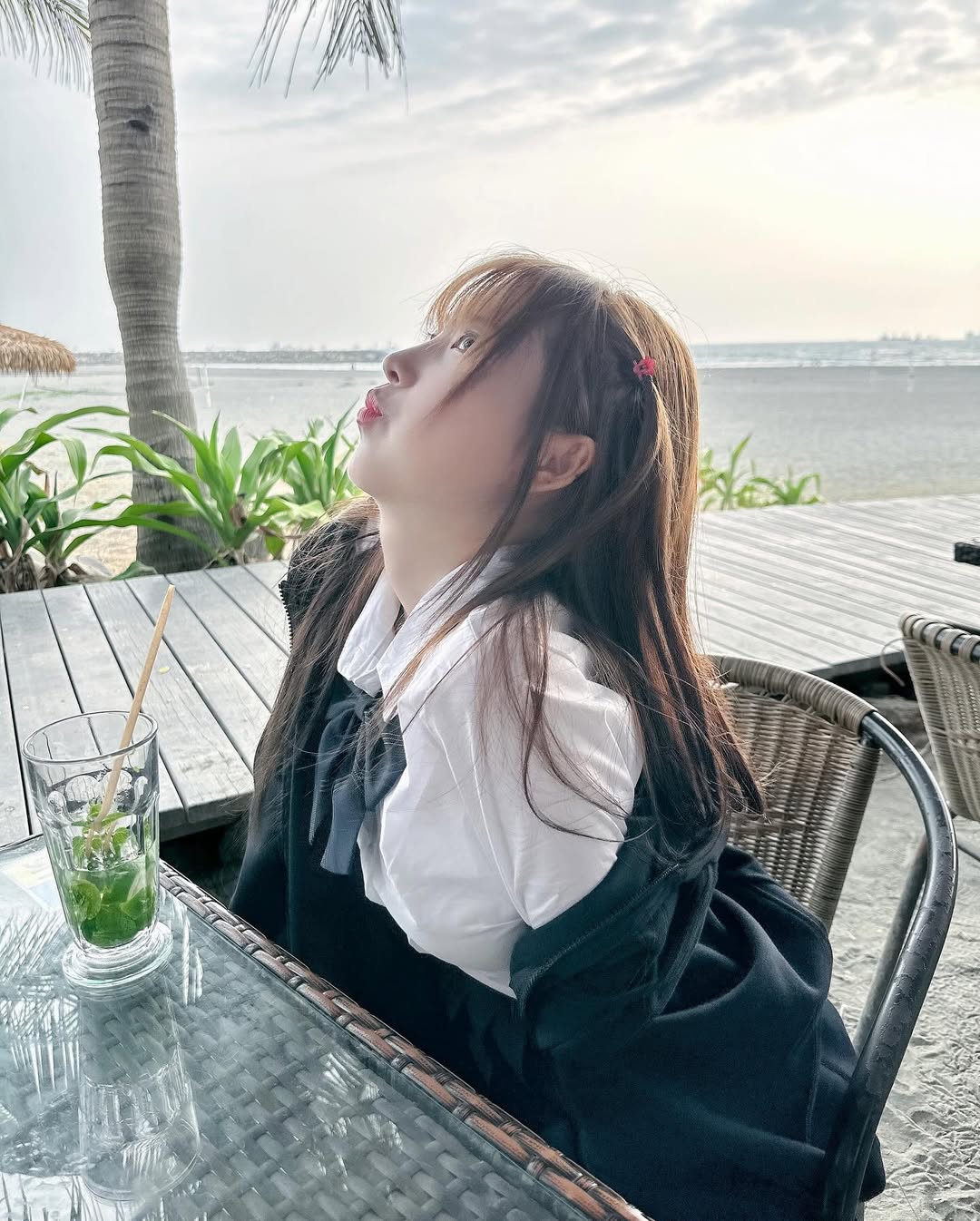 【正妹】赵兔兔喵沙滩上JK制服美照，抓住了无数人的目光！