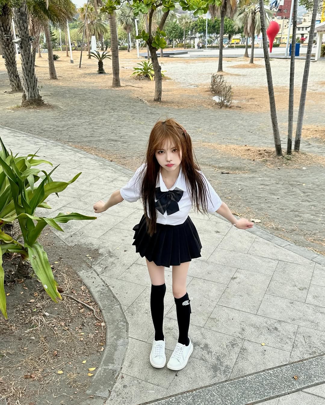 【正妹】赵兔兔喵沙滩上JK制服美照，抓住了无数人的目光！