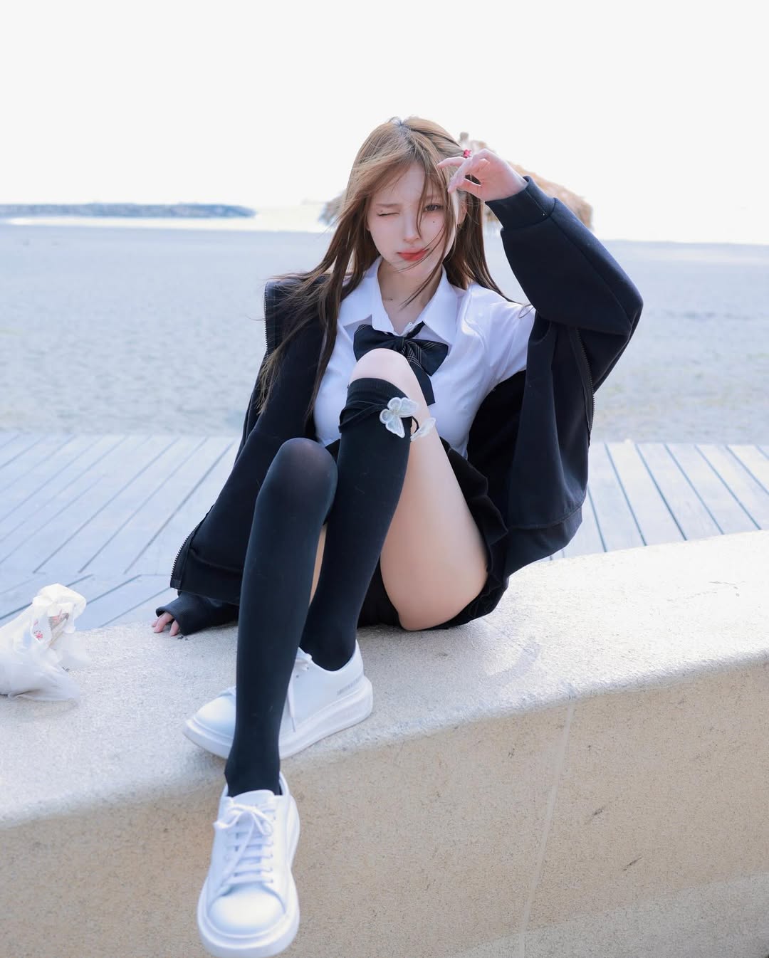 【正妹】赵兔兔喵沙滩上JK制服美照，抓住了无数人的目光！