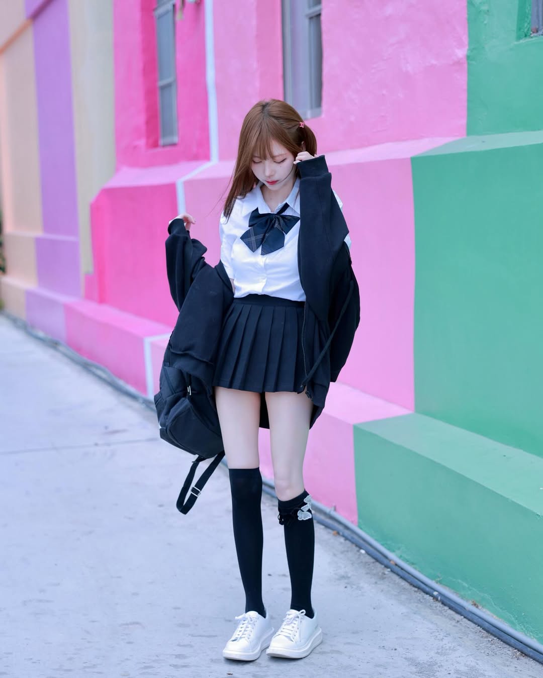 【正妹】赵兔兔喵沙滩上JK制服美照，抓住了无数人的目光！