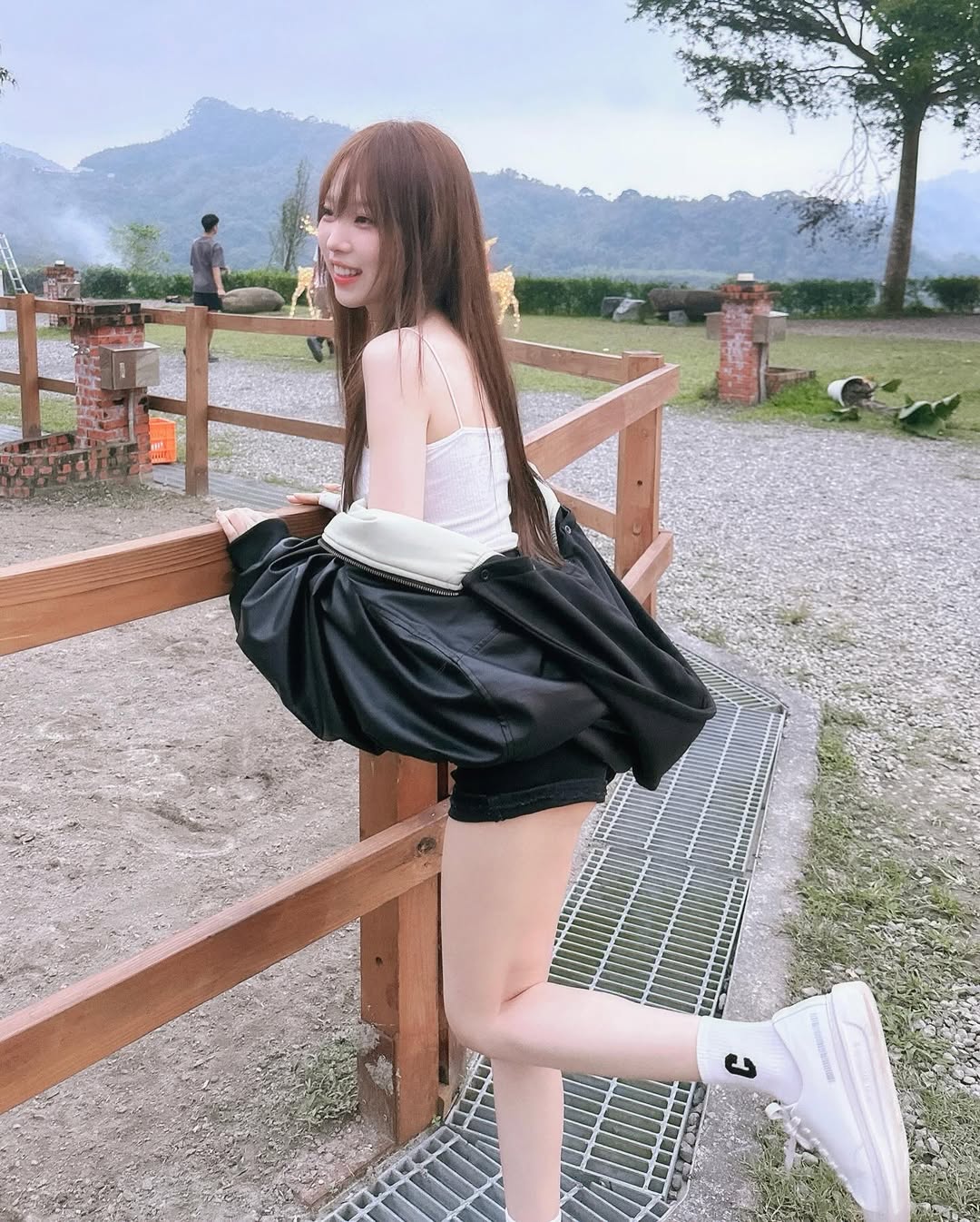 【正妹】赵兔兔喵户外马场美照，定义自己对美的期待与追求！