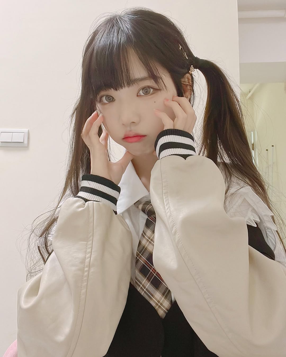 【正妹】赵兔兔喵主播黑丝JK制服，欢安静的小众生活者！