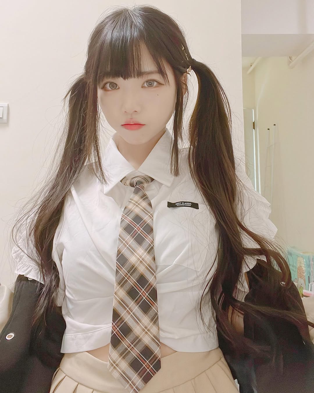 【正妹】赵兔兔喵主播黑丝JK制服，欢安静的小众生活者！