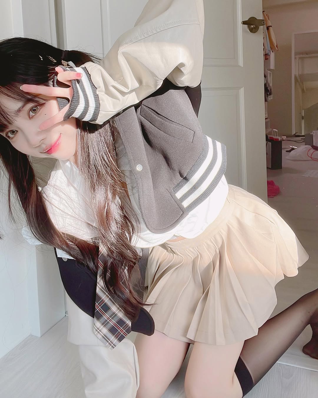 【正妹】赵兔兔喵主播黑丝JK制服，欢安静的小众生活者！