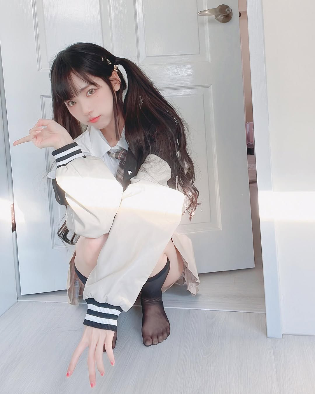 【正妹】赵兔兔喵主播黑丝JK制服，欢安静的小众生活者！