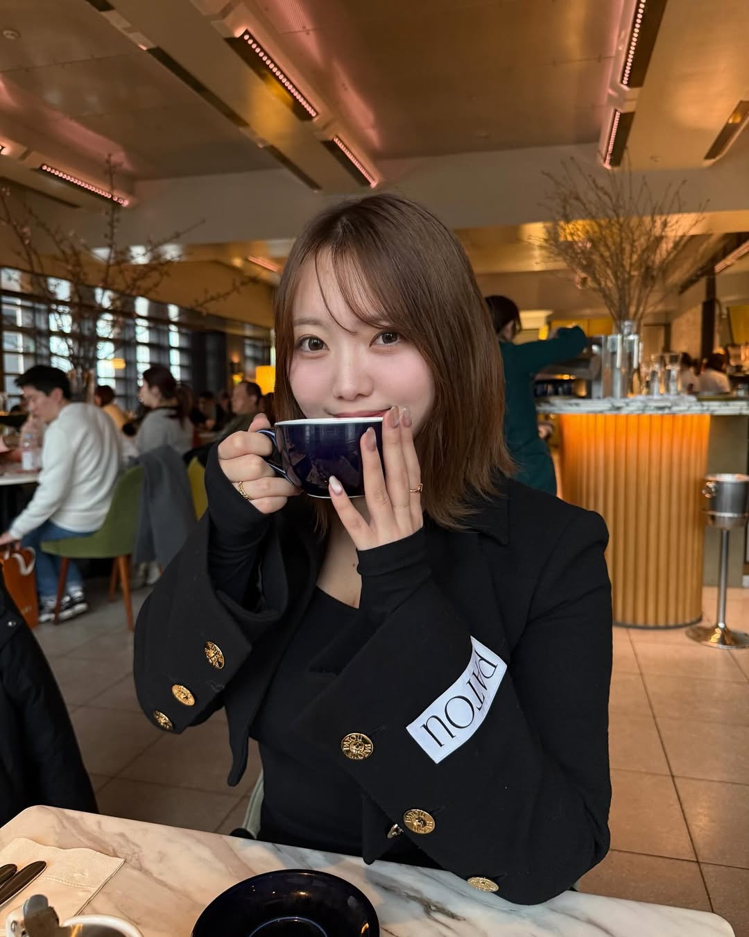 【正妹】まりちゃん网红的咖啡时光，暖心笑容与活力并存！