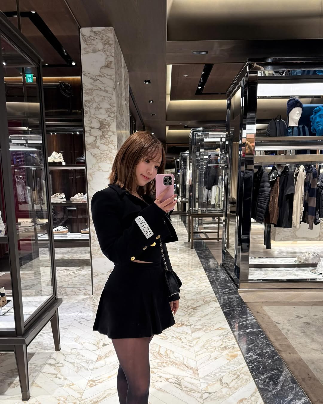 【正妹】まりちゃん网红的咖啡时光，暖心笑容与活力并存！