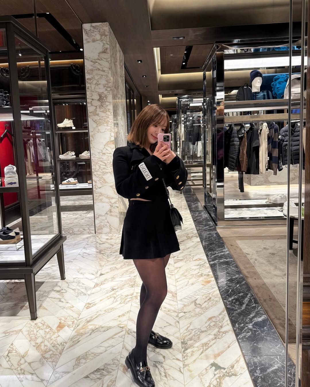 【正妹】まりちゃん网红的咖啡时光，暖心笑容与活力并存！