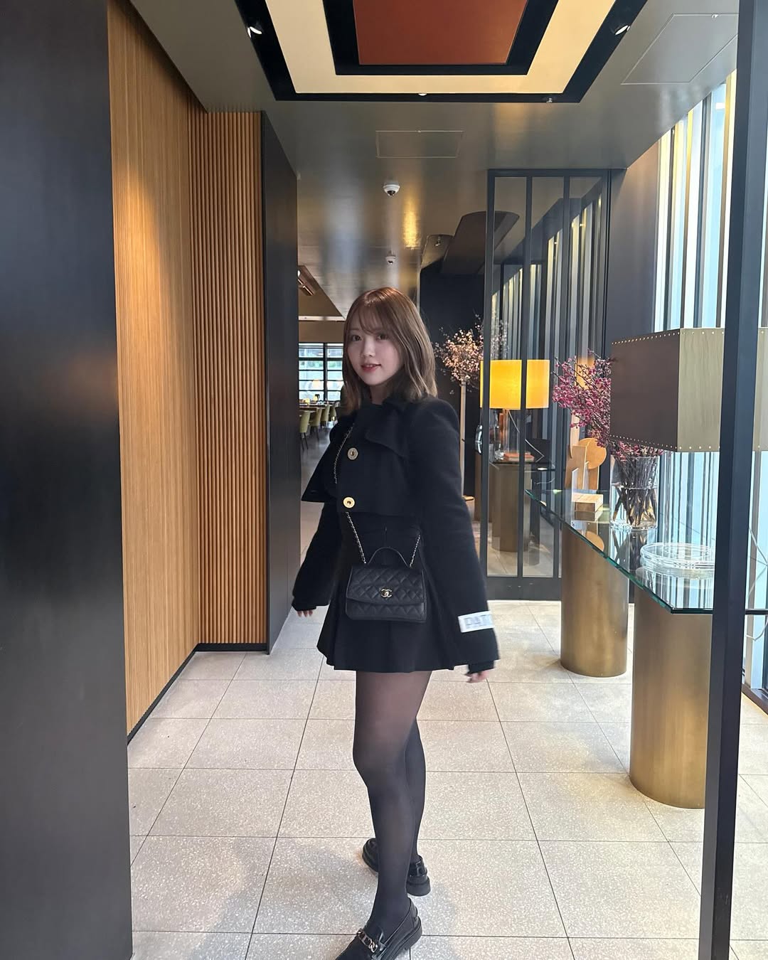 【正妹】まりちゃん网红的咖啡时光，暖心笑容与活力并存！