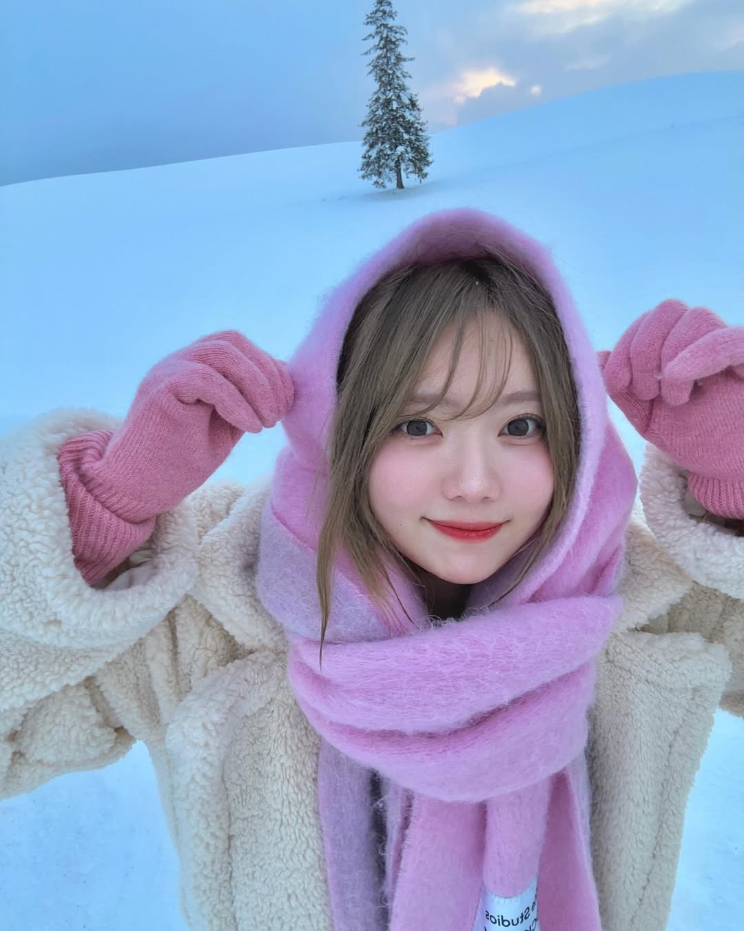 【正妹】まりちゃん冬天雪景火车站，她的笑容像是一盏温柔的灯！