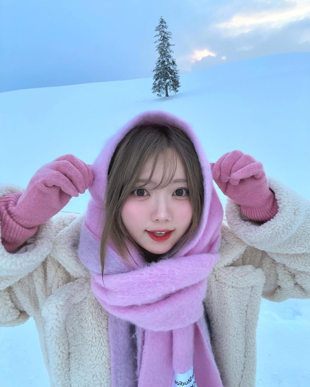 【正妹】まりちゃん冬天雪景火车站，她的笑容像是一盏温柔的灯！