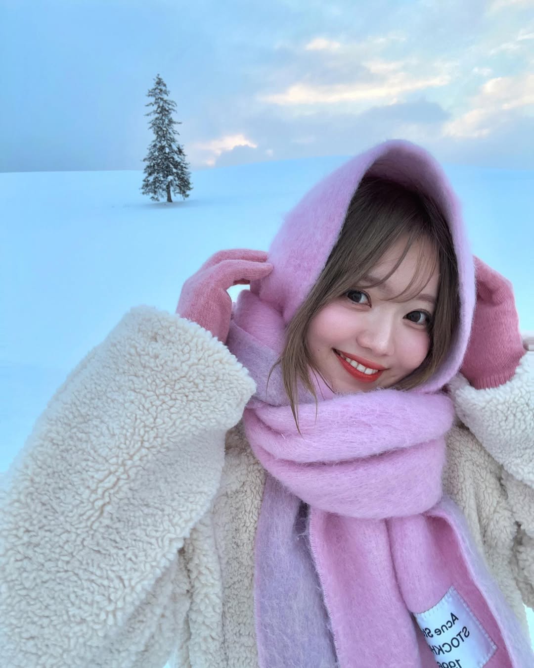 【正妹】まりちゃん冬天雪景火车站，她的笑容像是一盏温柔的灯！