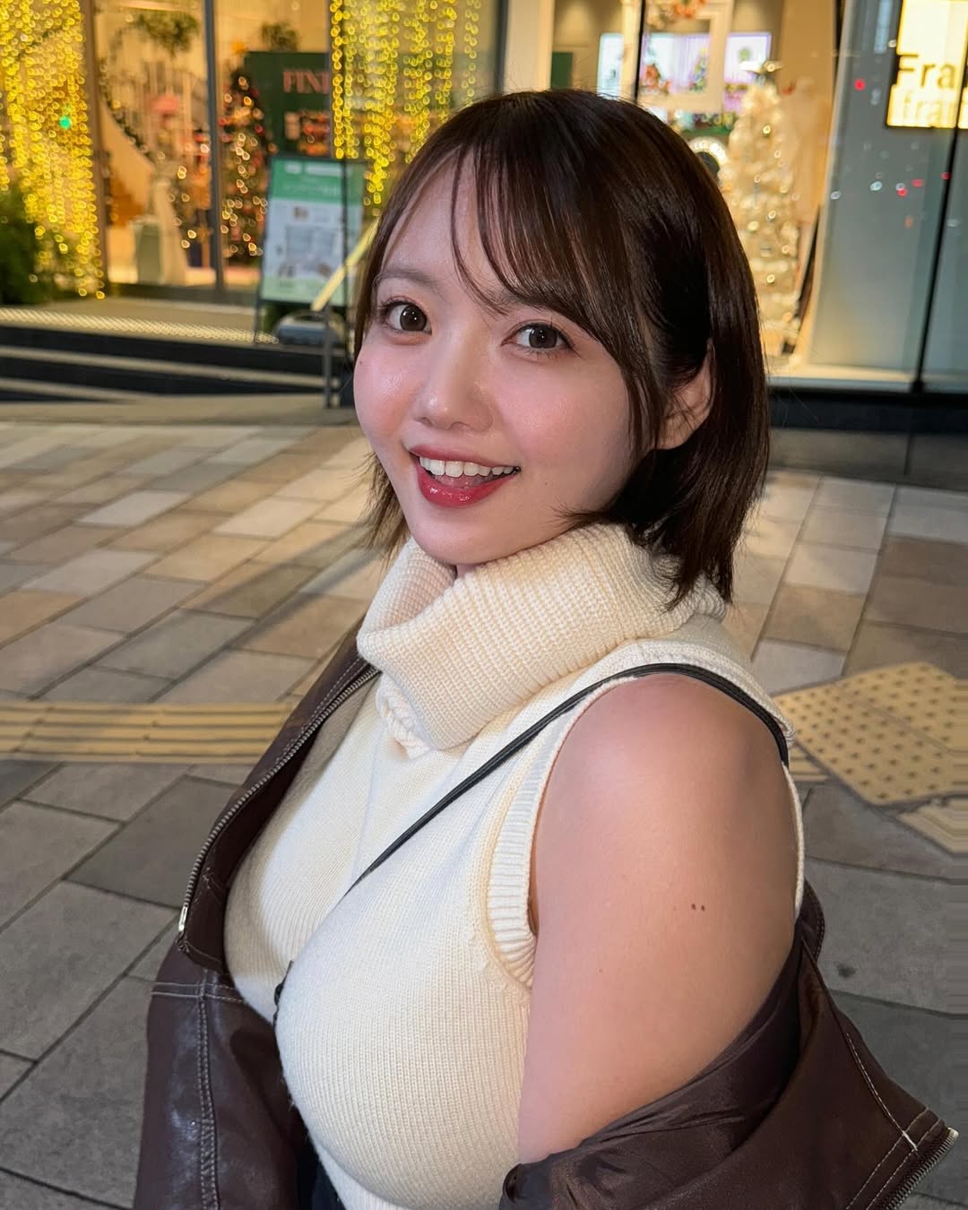 【正妹】まりちゃん黄昏街拍超美，她的微笑不像刺眼的阳光！