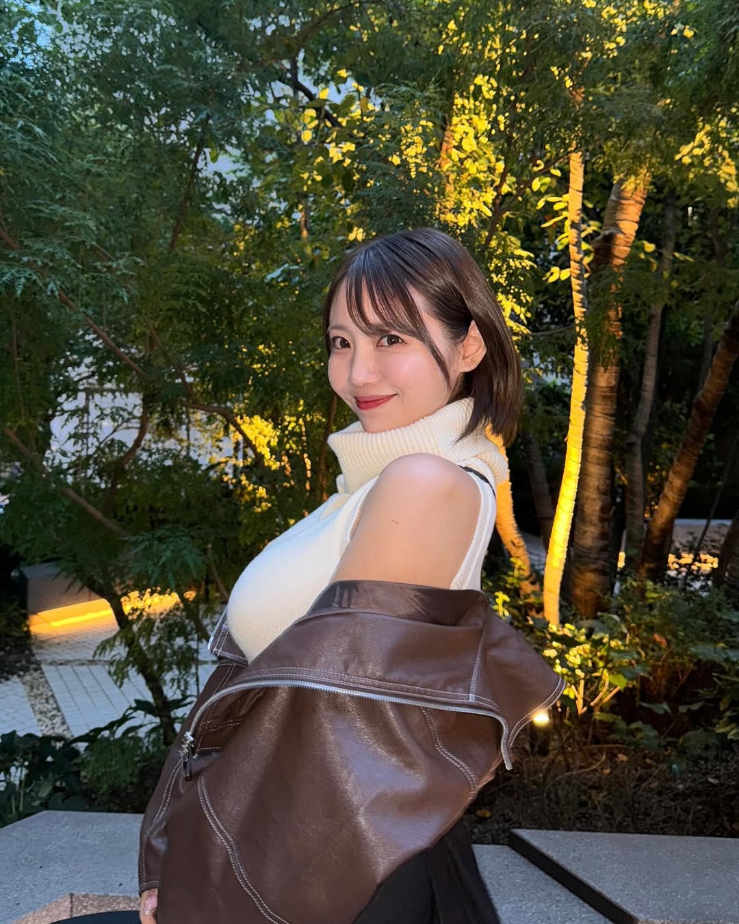 【正妹】まりちゃん黄昏街拍超美，她的微笑不像刺眼的阳光！