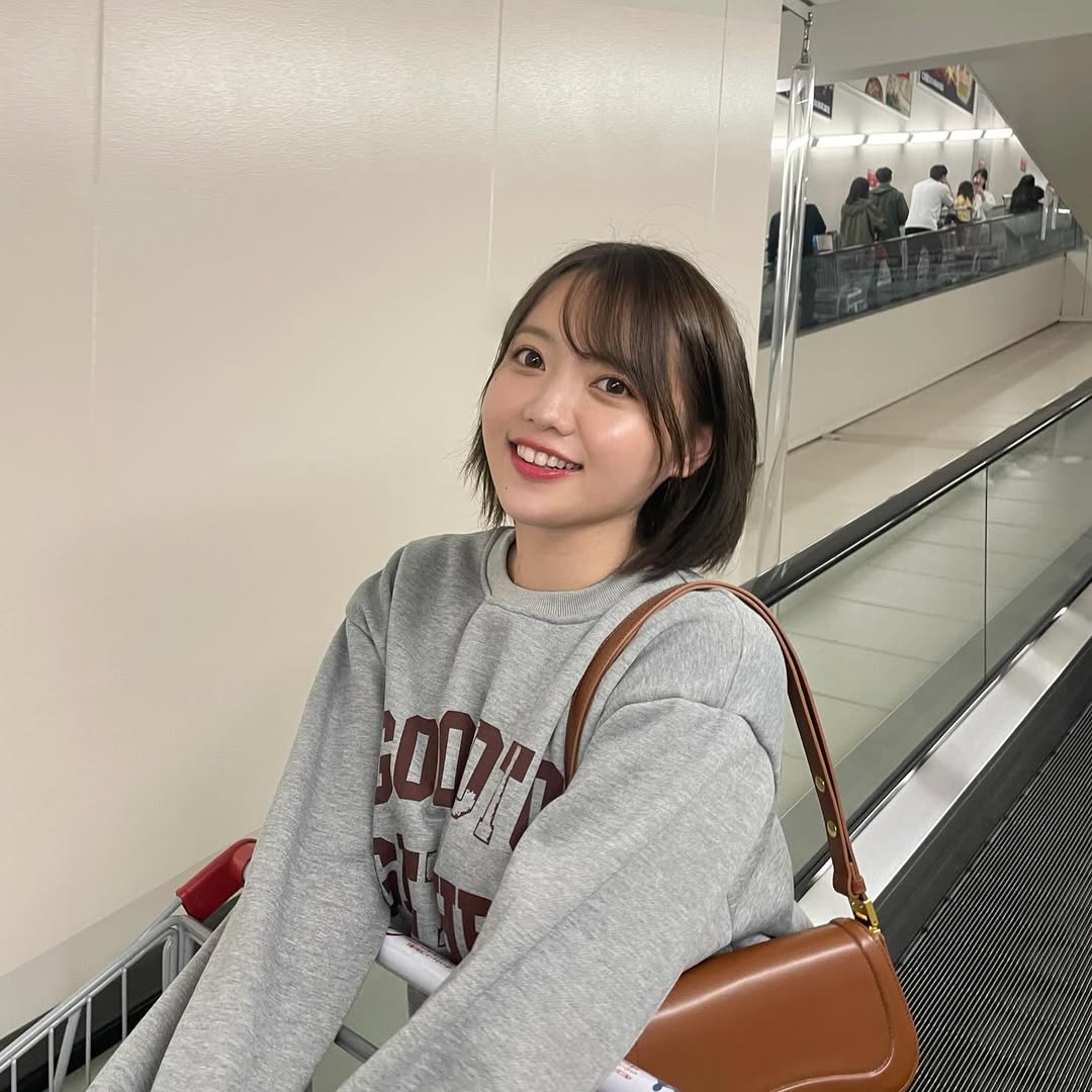 【正妹】まりちゃん超市购物美照，安静地享受生活的片刻！