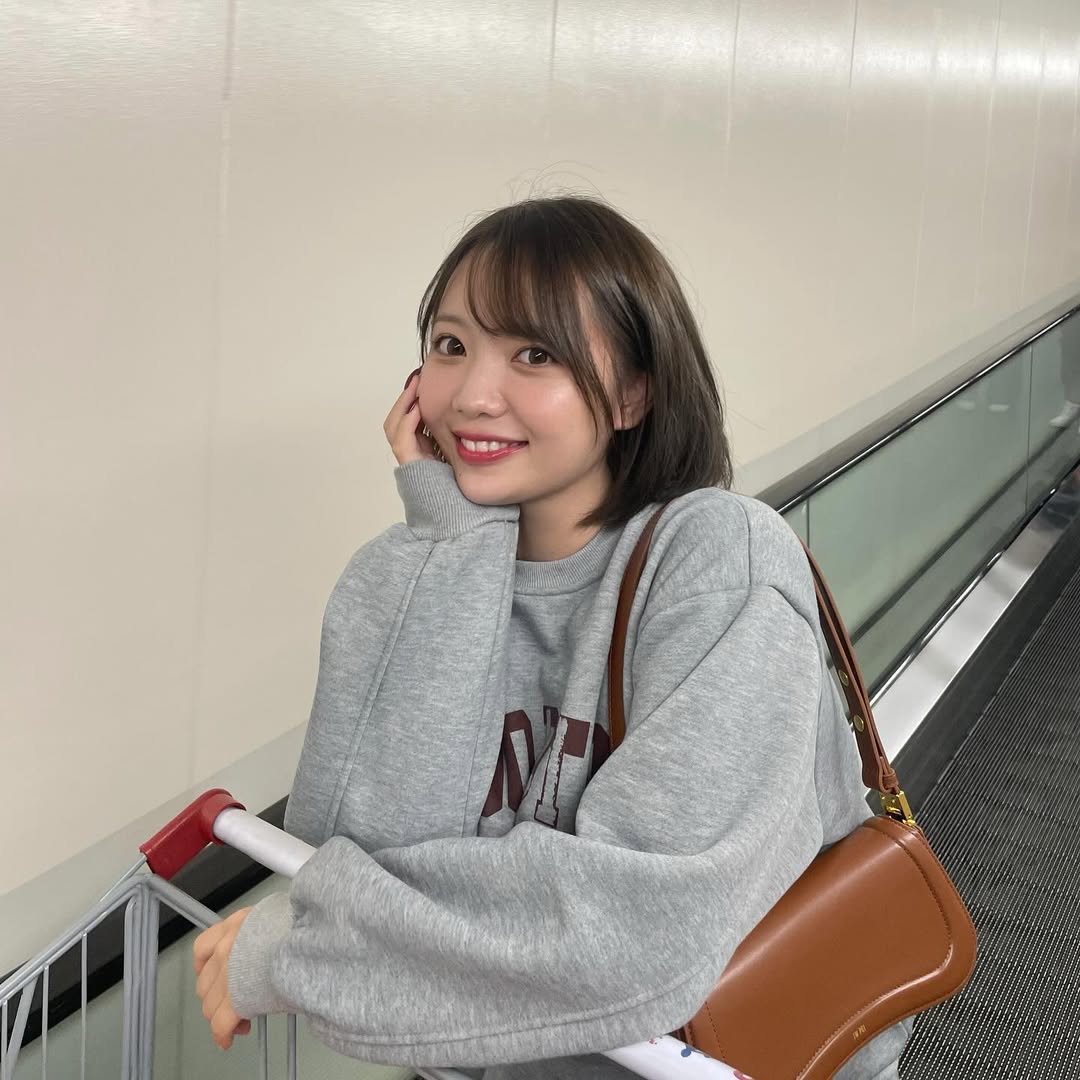 【正妹】まりちゃん超市购物美照，安静地享受生活的片刻！