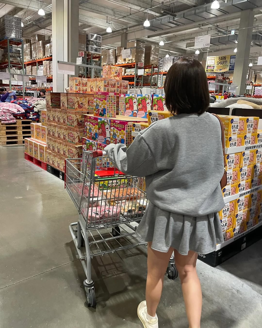 【正妹】まりちゃん超市购物美照，安静地享受生活的片刻！