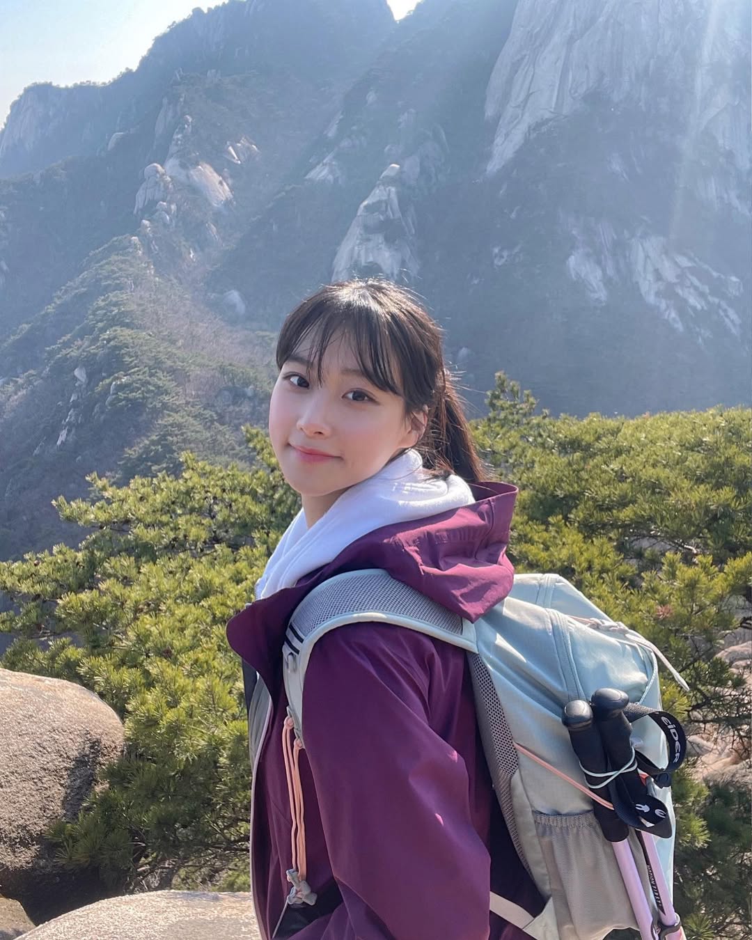 【正妹】Irene瑜伽裤登山超美，户外美景传递出自然之美！