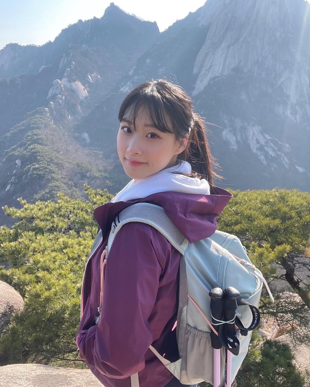 【正妹】Irene瑜伽裤登山超美，户外美景传递出自然之美！