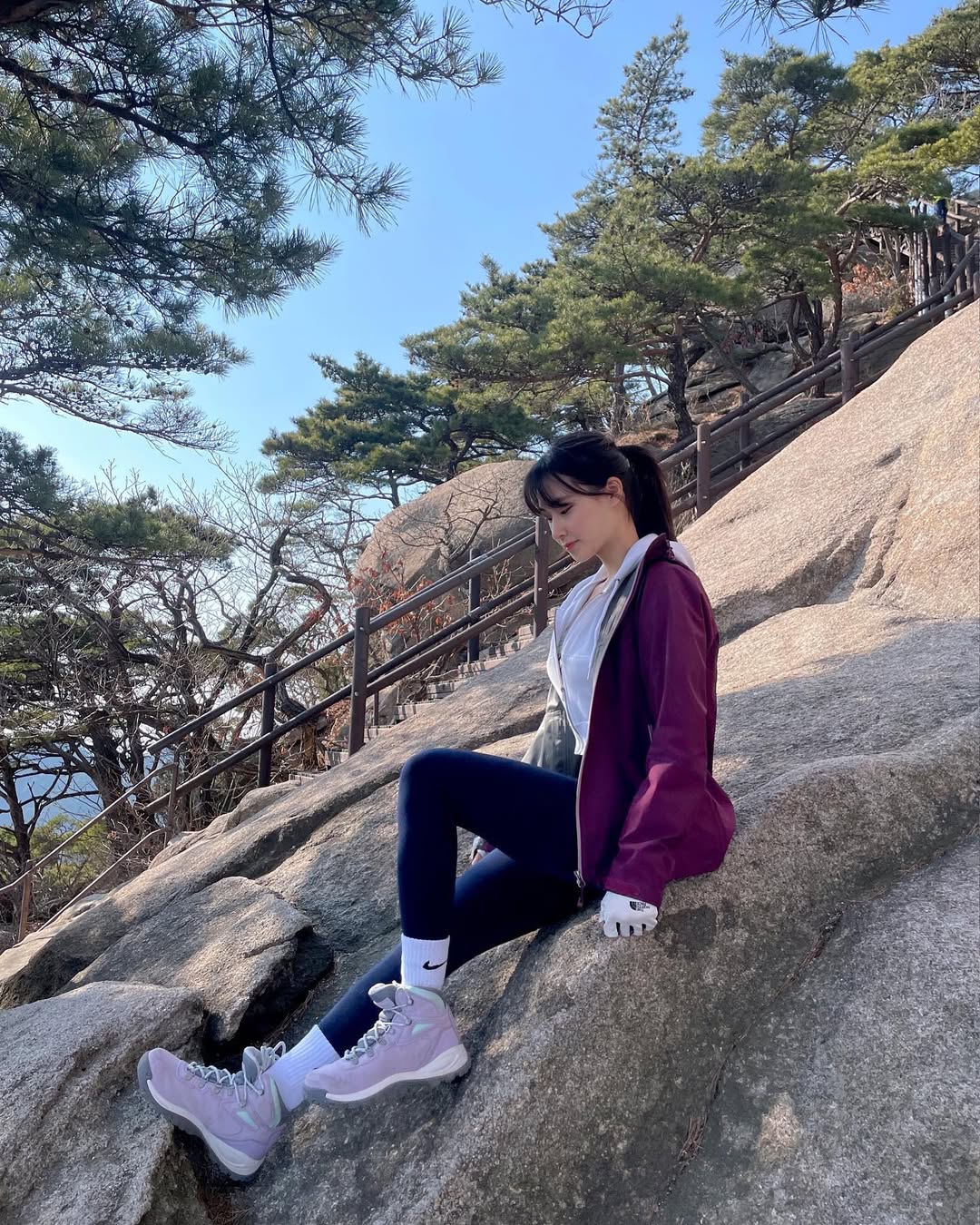 【正妹】Irene瑜伽裤登山超美，户外美景传递出自然之美！