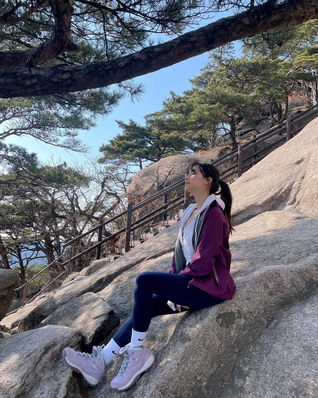 【正妹】Irene瑜伽裤登山超美，户外美景传递出自然之美！