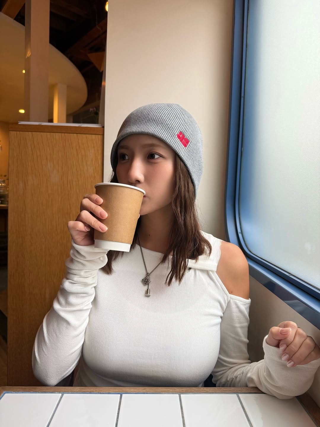 【正妹】三田悠贵日系美女午后咖啡打卡，比任何外在的华丽更持久！