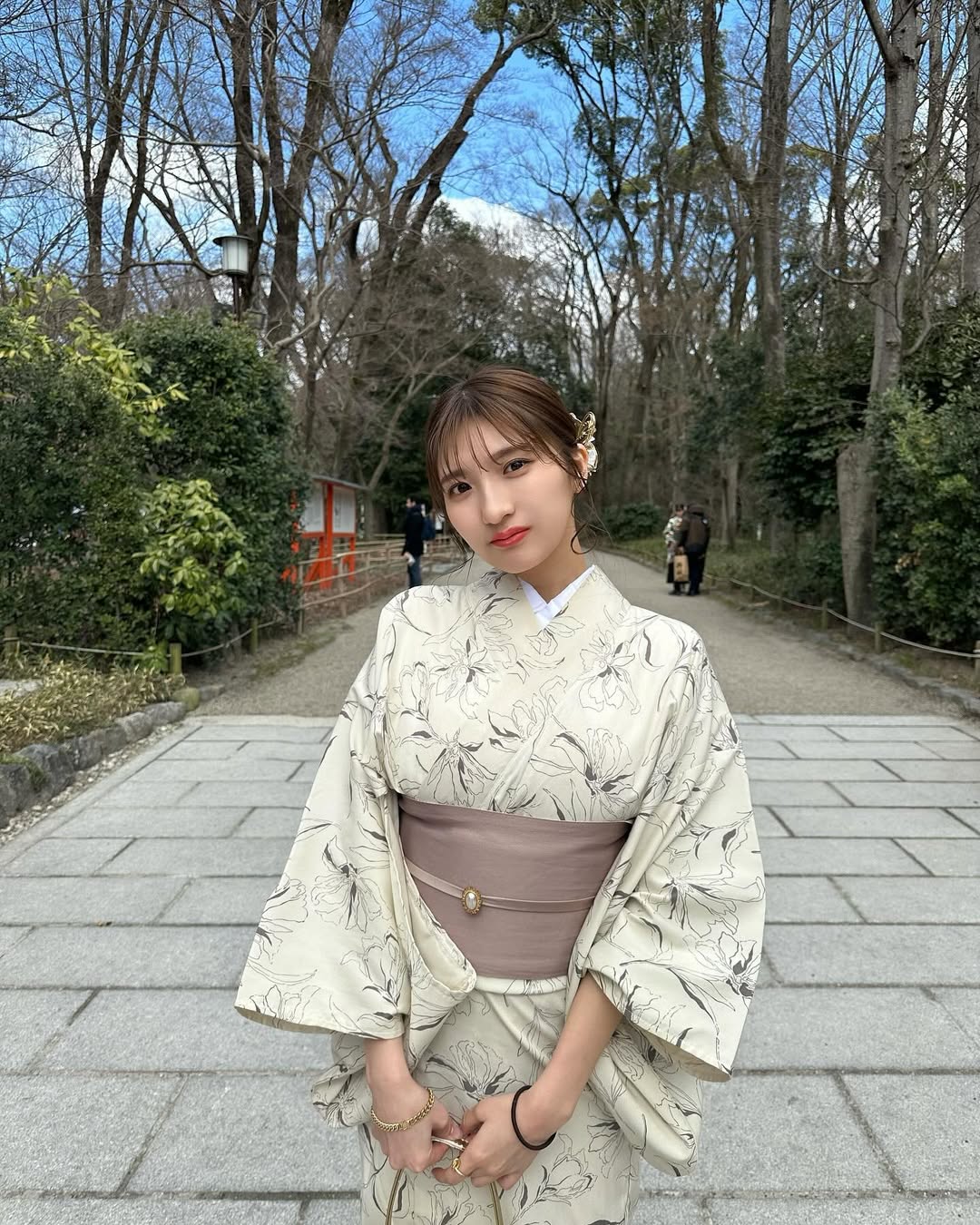 【正妹】三田悠贵和服景区打卡超美，令人产生信赖与好感！