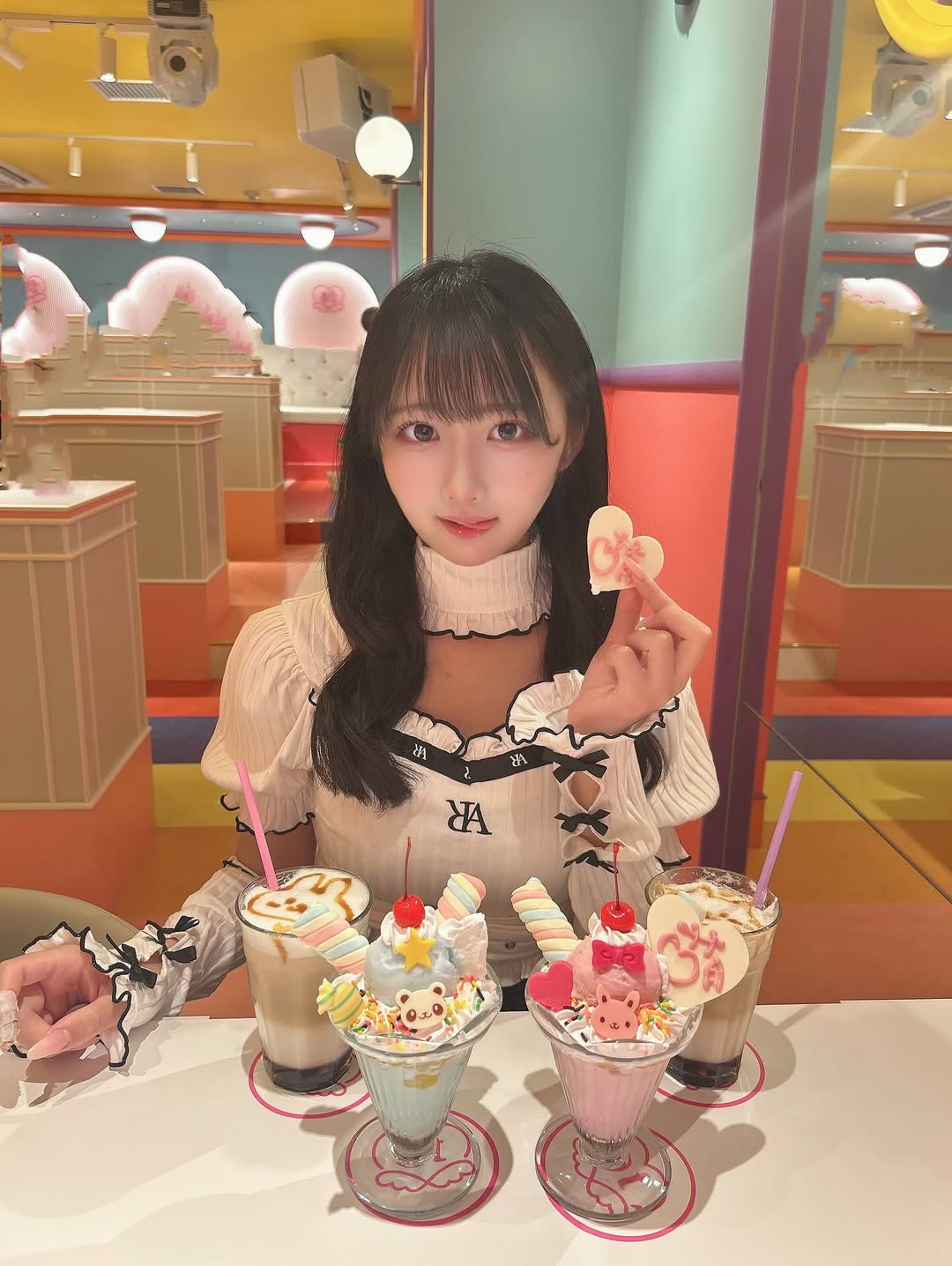 【正妹】本多もか甜品店打卡超可爱，得到大众的认可与喜爱！