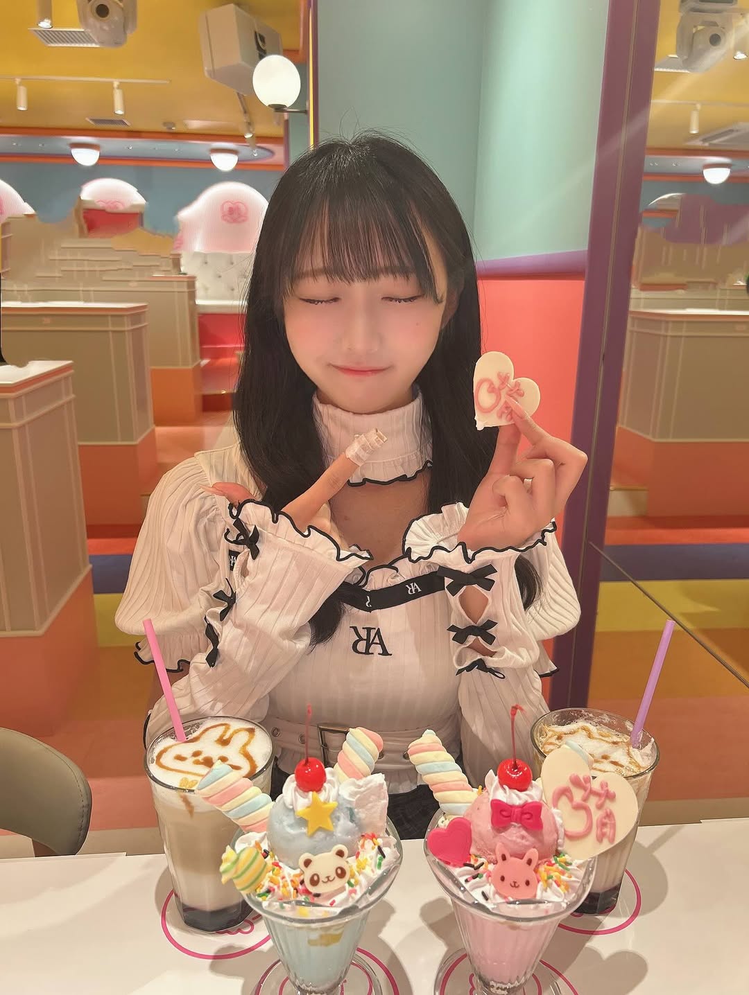 【正妹】本多もか甜品店打卡超可爱，得到大众的认可与喜爱！