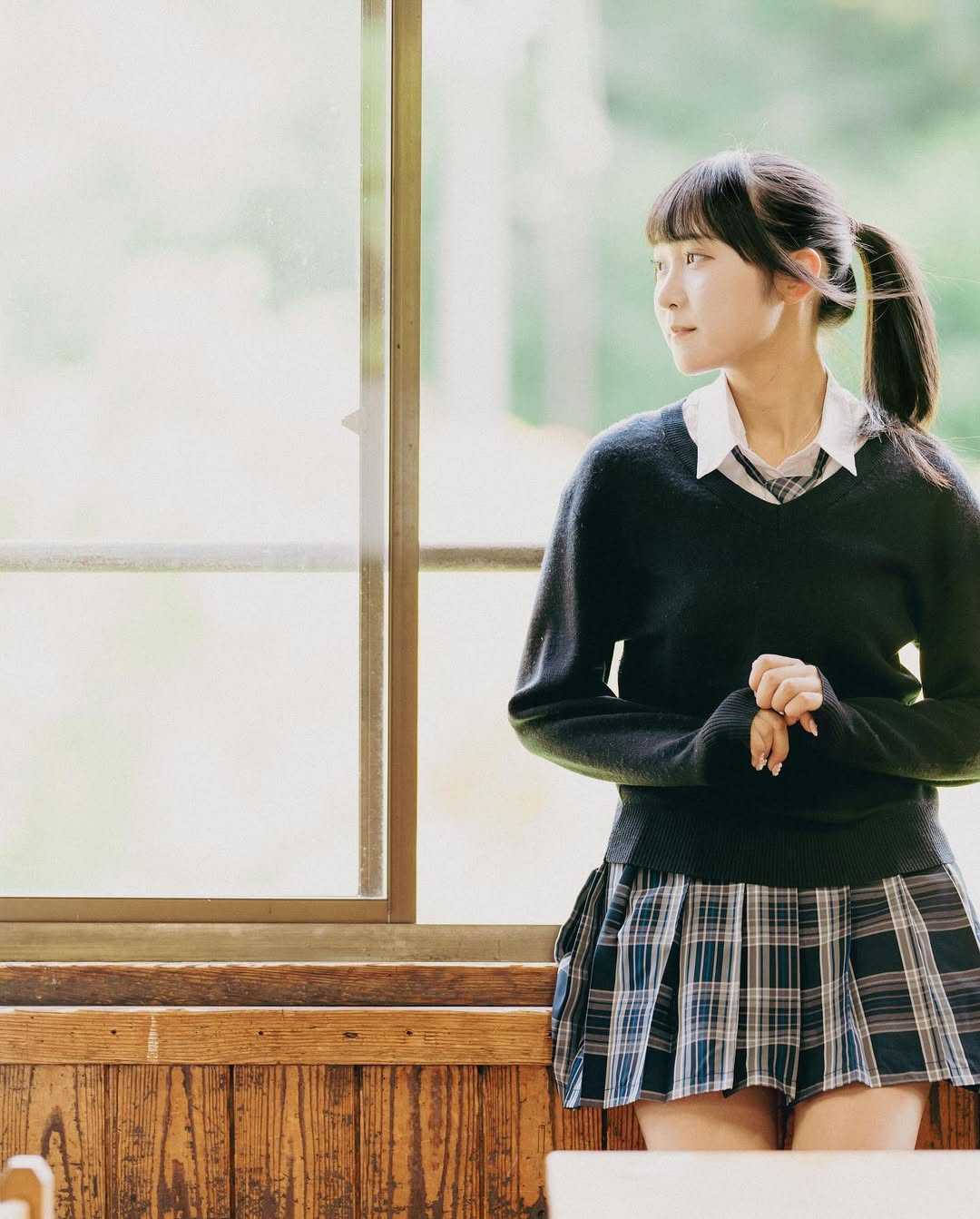 【正妹】本多もかJK制服课堂美照，带你感受本多もか的独特魅力！