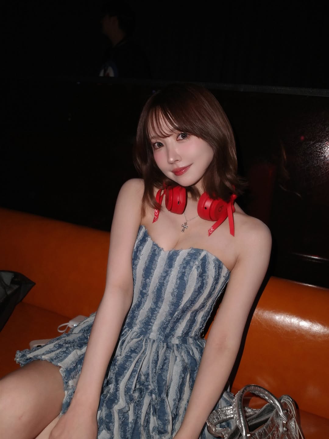 【正妹】三上悠亚酒吧女DJ，逆光营造出梦幻的暧昧感！