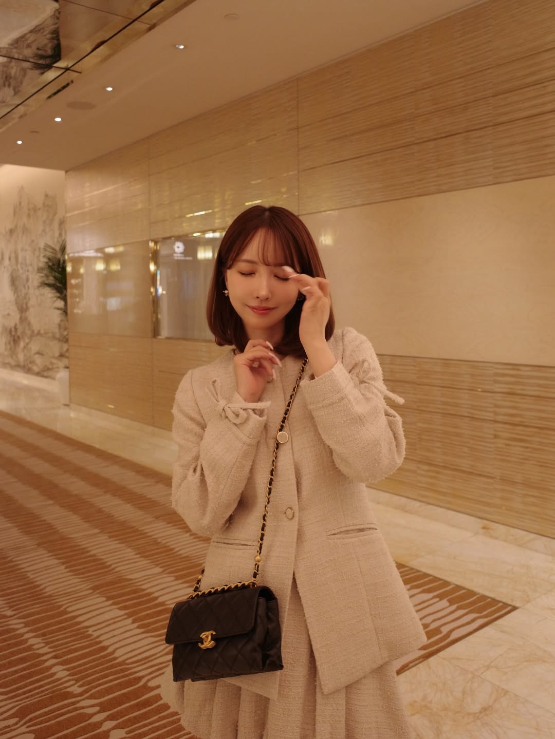 【正妹】三上悠亚澳门自拍美照，一举一动都充满浪漫感！