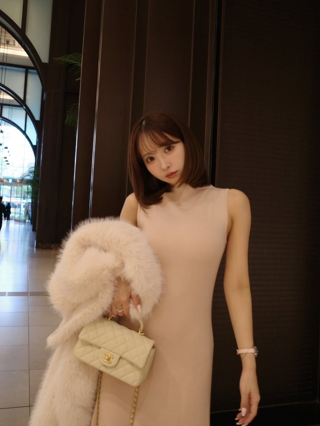 【正妹】三上悠亚针织洋装美照，都像被浪漫的滤镜温柔包裹！