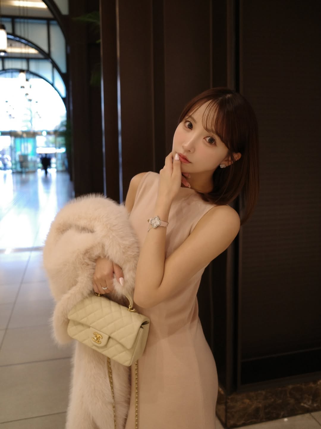 【正妹】三上悠亚针织洋装美照，都像被浪漫的滤镜温柔包裹！