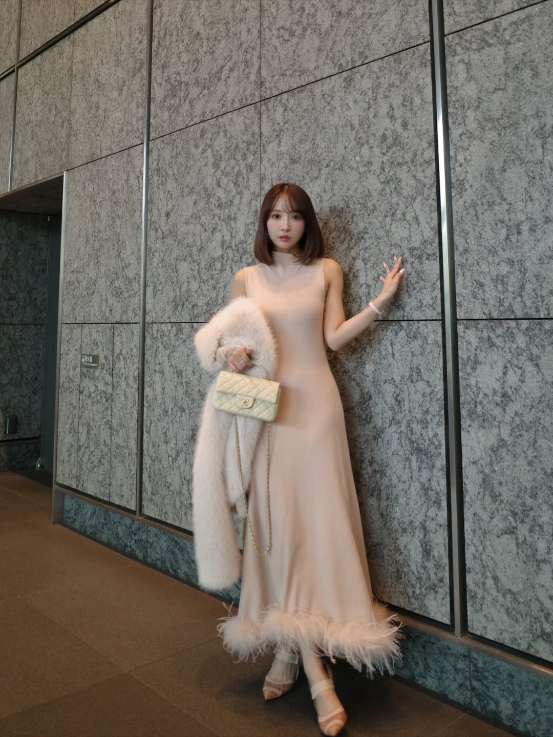 【正妹】三上悠亚针织洋装美照，都像被浪漫的滤镜温柔包裹！