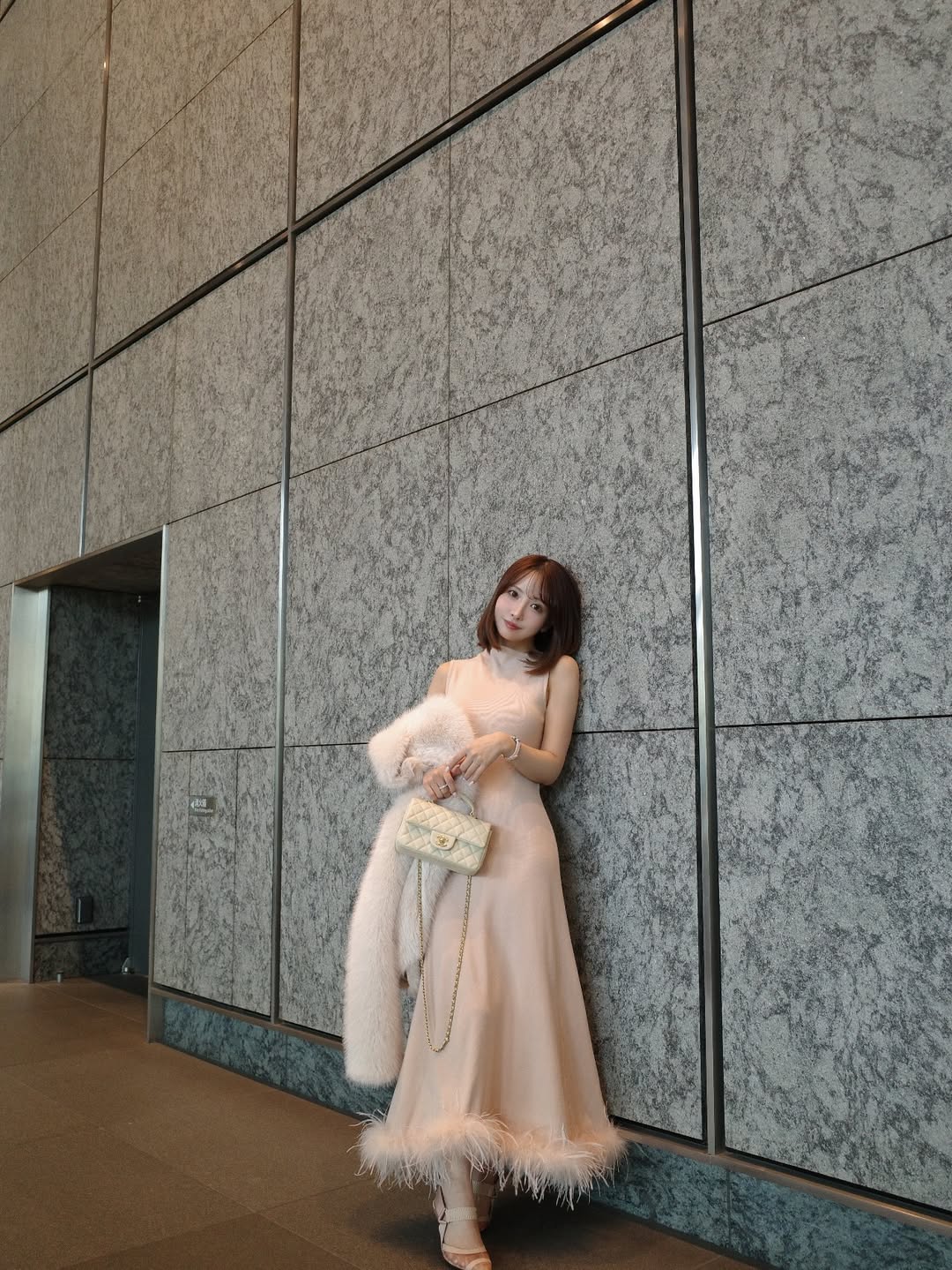 【正妹】三上悠亚针织洋装美照，都像被浪漫的滤镜温柔包裹！